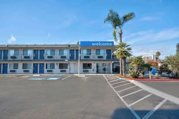 Motel 6 Tulare, CA - Dış Mekan