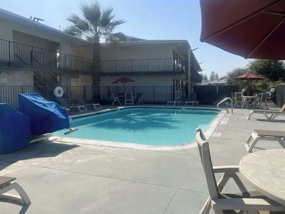 Motel 6 Tulare, CA - Havuz