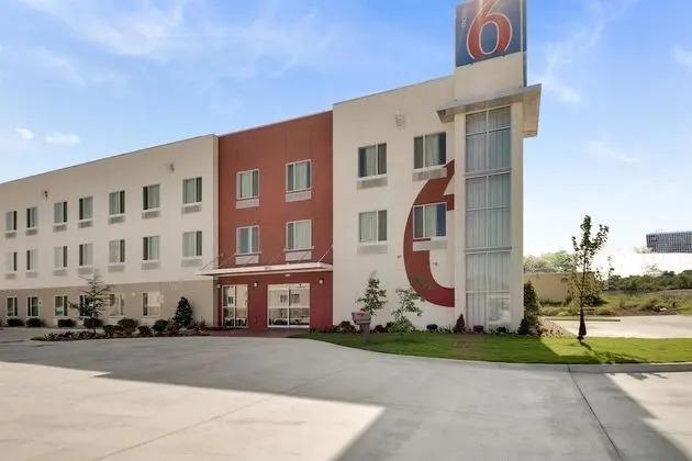 Motel 6 Tulsa, OK - Dış Mekan