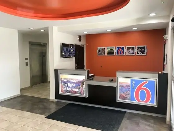 Motel 6 Tulsa, OK - Lobi