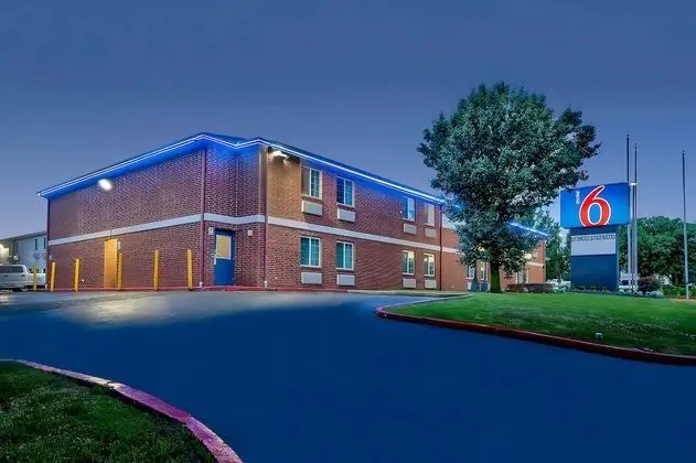 Motel 6 Tulsa, OK - CENTRAL - Dış Mekan