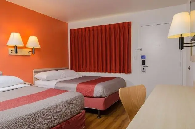 Motel 6 Turlock, CA - Oda
