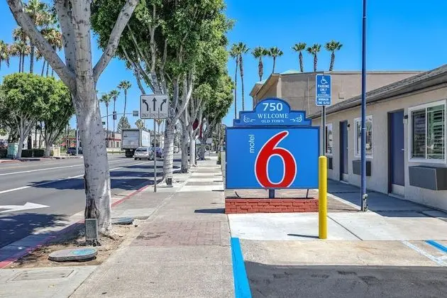 Motel 6 Tustin, CA – Orange County - Dış Mekan