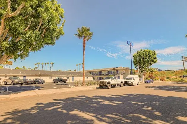 Motel 6 Tustin, CA – Orange County - Dış Mekan
