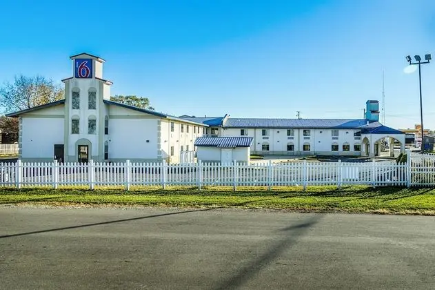 Motel 6 Urbana, IL - Dış Mekan