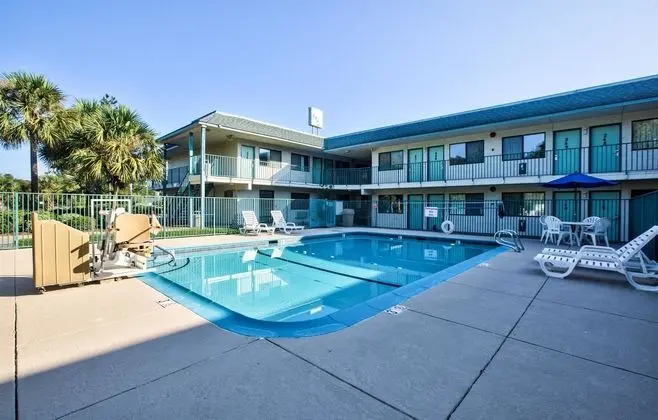 Motel 6 Valdosta - University