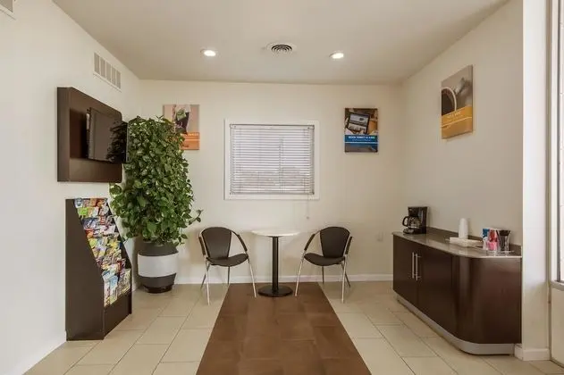 Motel 6 Van Buren, AR - Yerinde Yemek