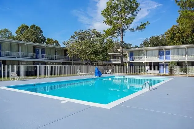 Motel 6 Vicksburg, MS - Havuz