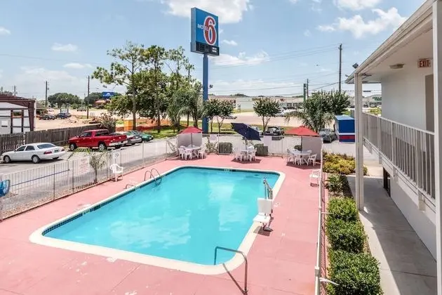 Motel 6 Victoria, TX - Havuz