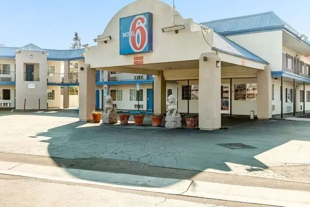 Motel 6 Visalia, CA - Dış Mekan