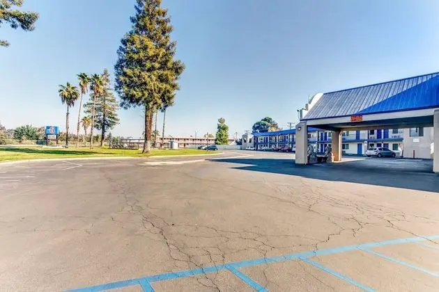 Motel 6 Visalia, CA - Dış Mekan