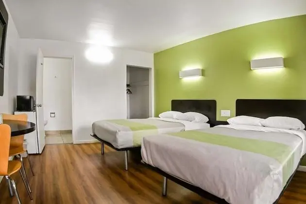 Motel 6 Visalia, CA - Oda