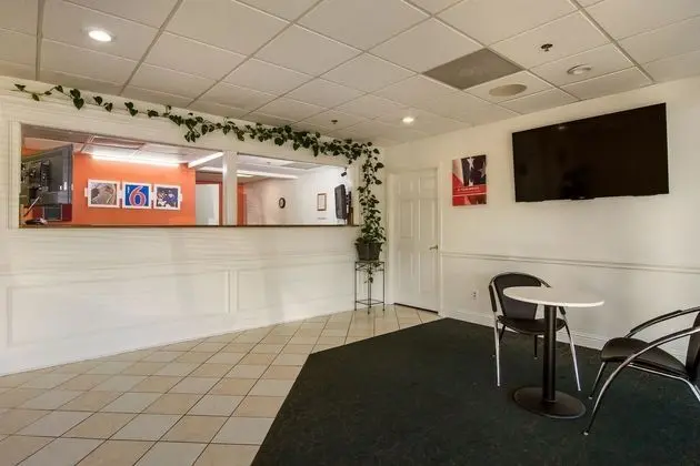 Motel 6 Warner Robins, GA - Lobi