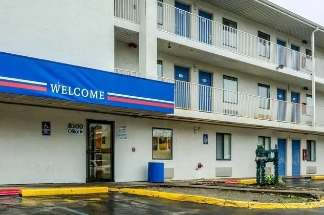 Motel 6 Warren, MI - Detroit East - Dış Mekan