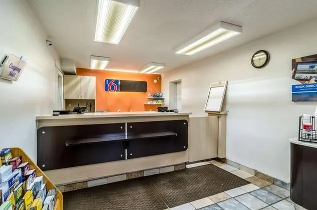 Motel 6 Warren, MI - Detroit East - Lobi