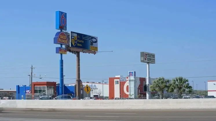 Motel 6 Weslaco, TX - Dış Mekan