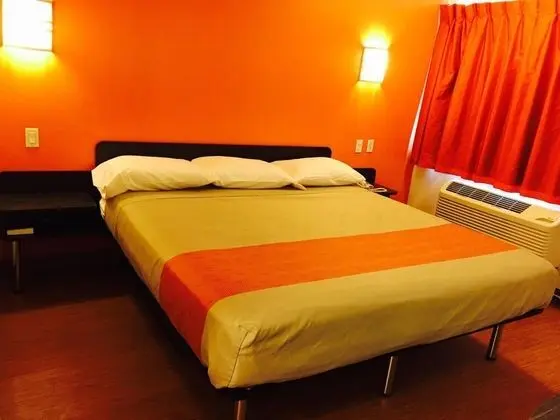 Motel 6 West