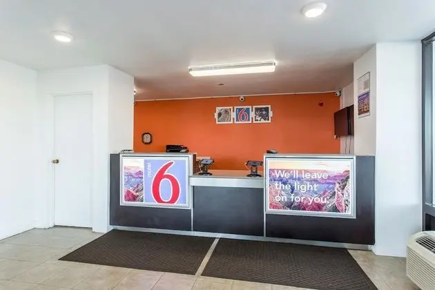 Motel 6 West Memphis, AR - Lobi