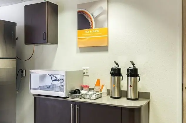 Motel 6 Wheatland, WY - Lobi