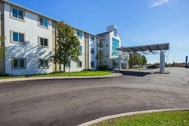 Motel 6 Whitby, ON - Toronto East - Dış Mekan