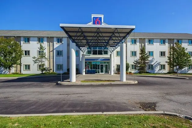 Motel 6 Whitby, ON - Toronto East - Öne Çıkan Resim