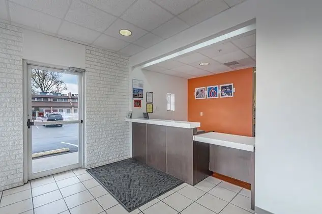 Motel 6 Winchester, VA - Lobi