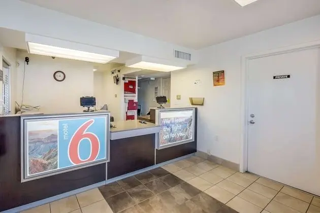 Motel 6 Winnemucca, NV - Lobi