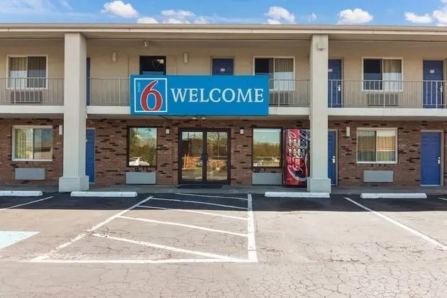 Motel 6 Youngstown, OH - Dış Mekan