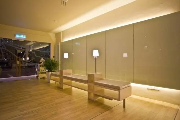 M+ Boutique Hotel - Lobi