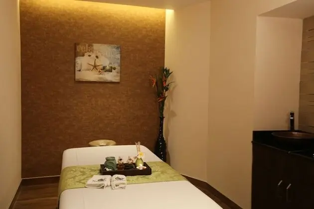 M Crown Hotel - Spa