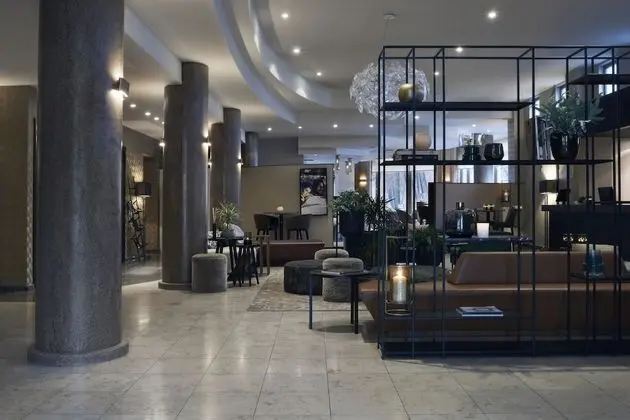 M Hotel - Different Hotels - Lobi