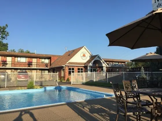 Motel et Appartements du Fleuve - Havuz