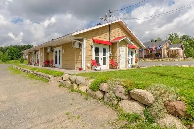 Motel Le Saint Alex - Dış Mekan