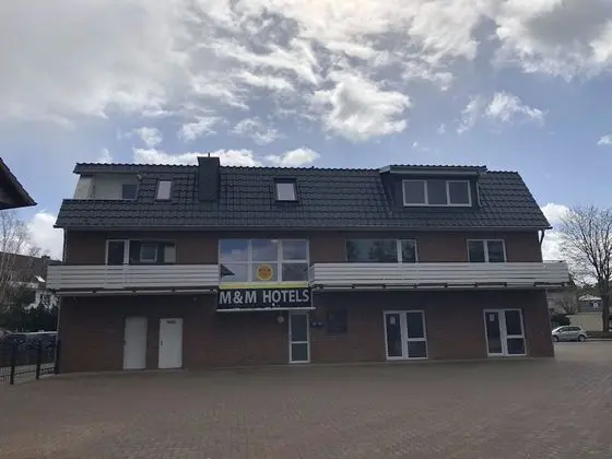 M&M Hotel - Neu Wulmstorf - Dış Mekan