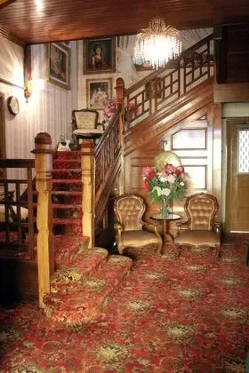 Motel Mayfair On Cavell