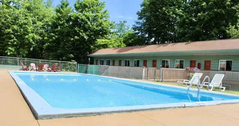 Motel Montreal - Havuz