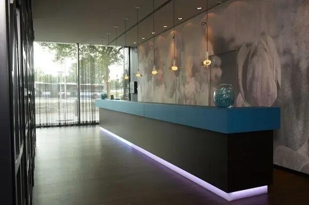 Motel One Amsterdam - Lobi