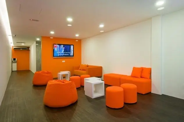 M QUBE HOTEL - Lobi