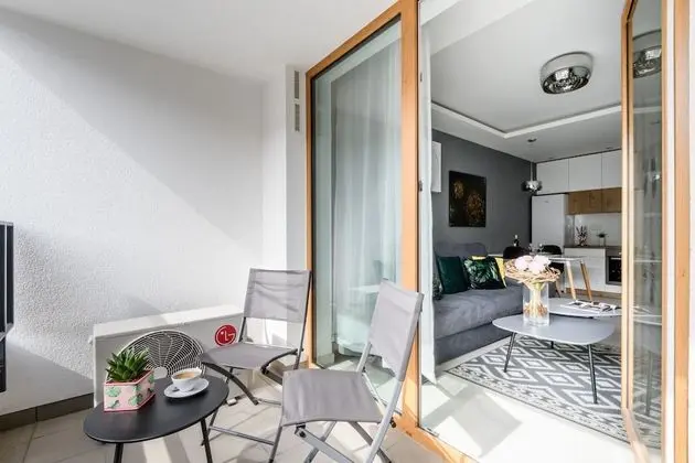 M&R Apartament Airport&Business DeLuxe Cybernetyki - Öne Çıkan Resim
