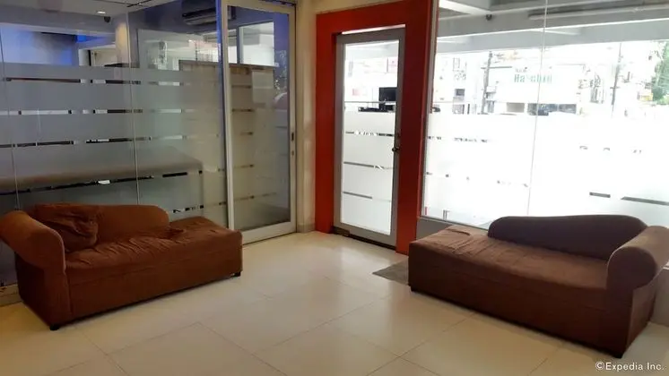 M Suites Hotel - Lobi