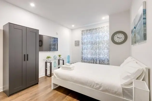 M11 Modern Comfy Studio w AC in Plateau Mile-end