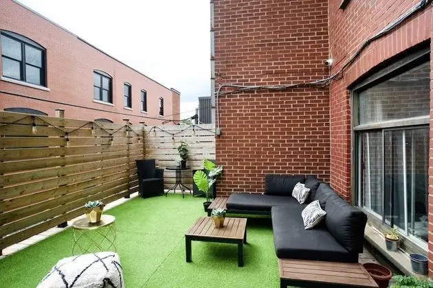 M11 Upscale Comfy Studio w AC in Perfect Location