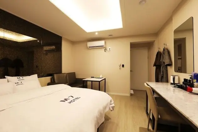 M7 hotel