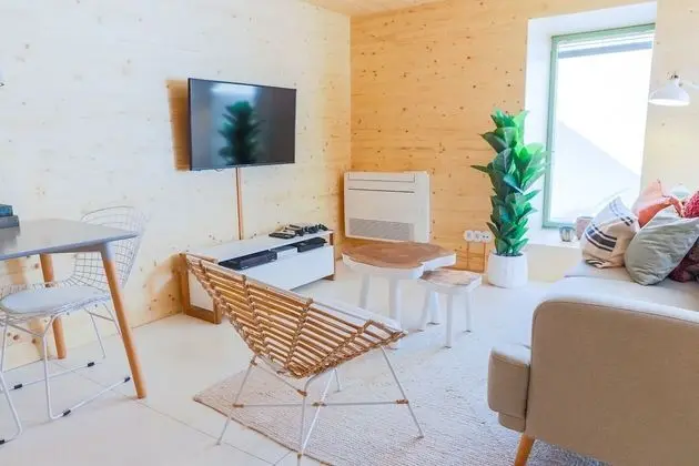 Mac003 · Macario Wood Apartment // Netflix