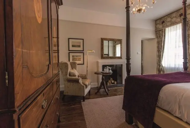 Macdonald Bear Hotel