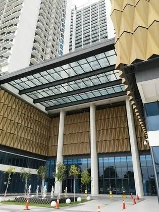 Machome GuestHome at Trefoil Setia City - Dış Mekan