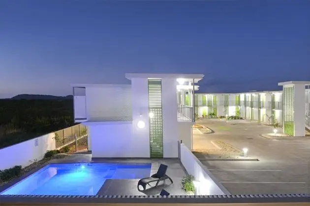 Mackay Oceanside Central Hotel - 1