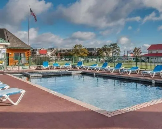 Mackinac Lodge - Havuz