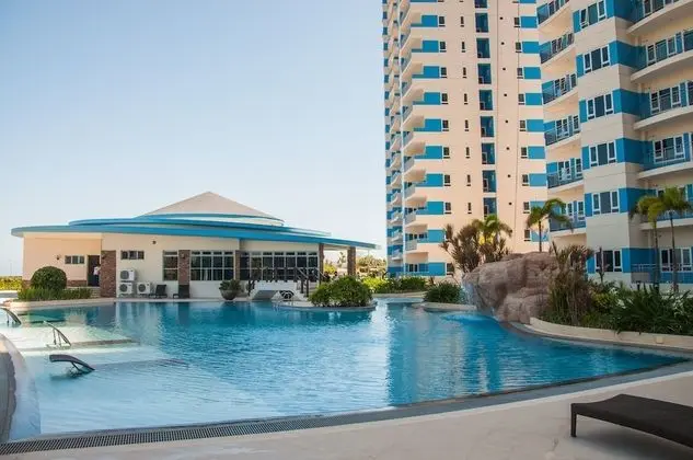 Mactan Seaside Apartments - Havuz