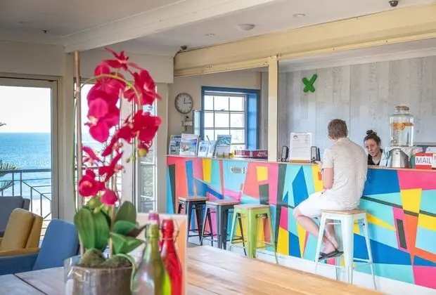 Mad Monkey Coogee Beach Hostel - Lobi
